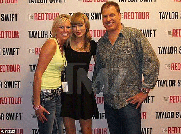 Bức ảnh cho thấy Taylor Swift bị lạm dụng vào năm 2013, nhưng cô chỉ đòi bồi thường 1 USD, số tiền mang tính biểu tượng. Ảnh: TMZ. 