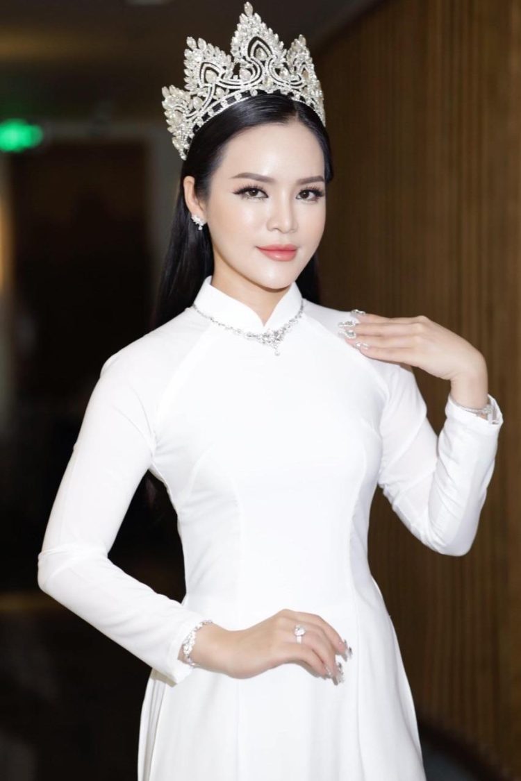 Á Hậu Huỳnh Phạm Hoàng Yến Xuất Hiện Thanh Lịch Trong Vai Trò BGK Hoa Hậu Doanh Nhân Hoàn Mỹ 2024