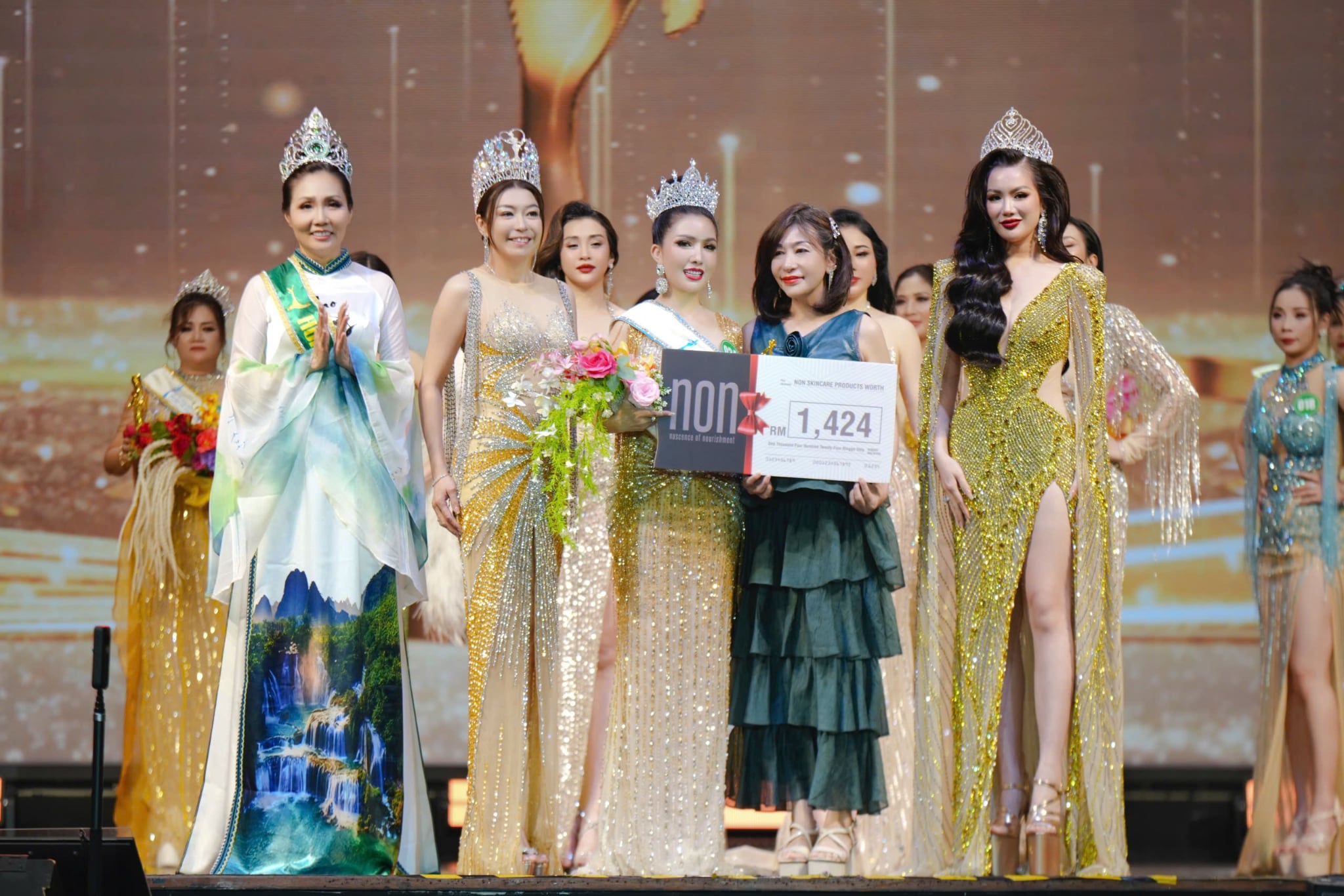 CEO Linh Tây chiến thắng Á hậu 2 và Người đẹp Thời trang tại Miss Business World Beauty 2025